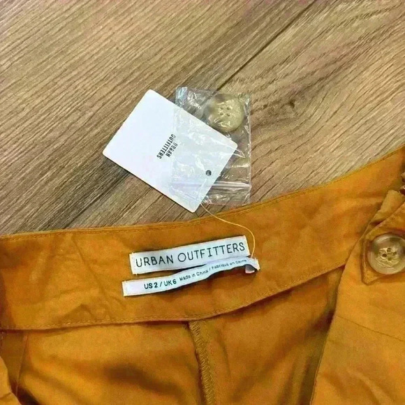 NWT Urban Outfitters Utopia Pleated Short Orange Mustard Yellow Zipper Size 2 - Picture 7 of 11